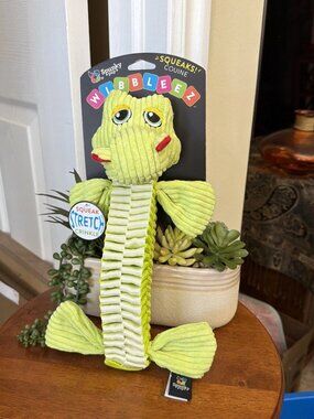 Spunky Pup Wibbleez Straight Squeaky Dog Toy 10” Gator - NWT